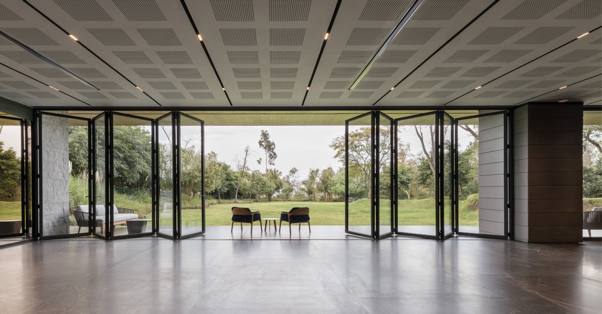 Aluminium bi-fold CTA